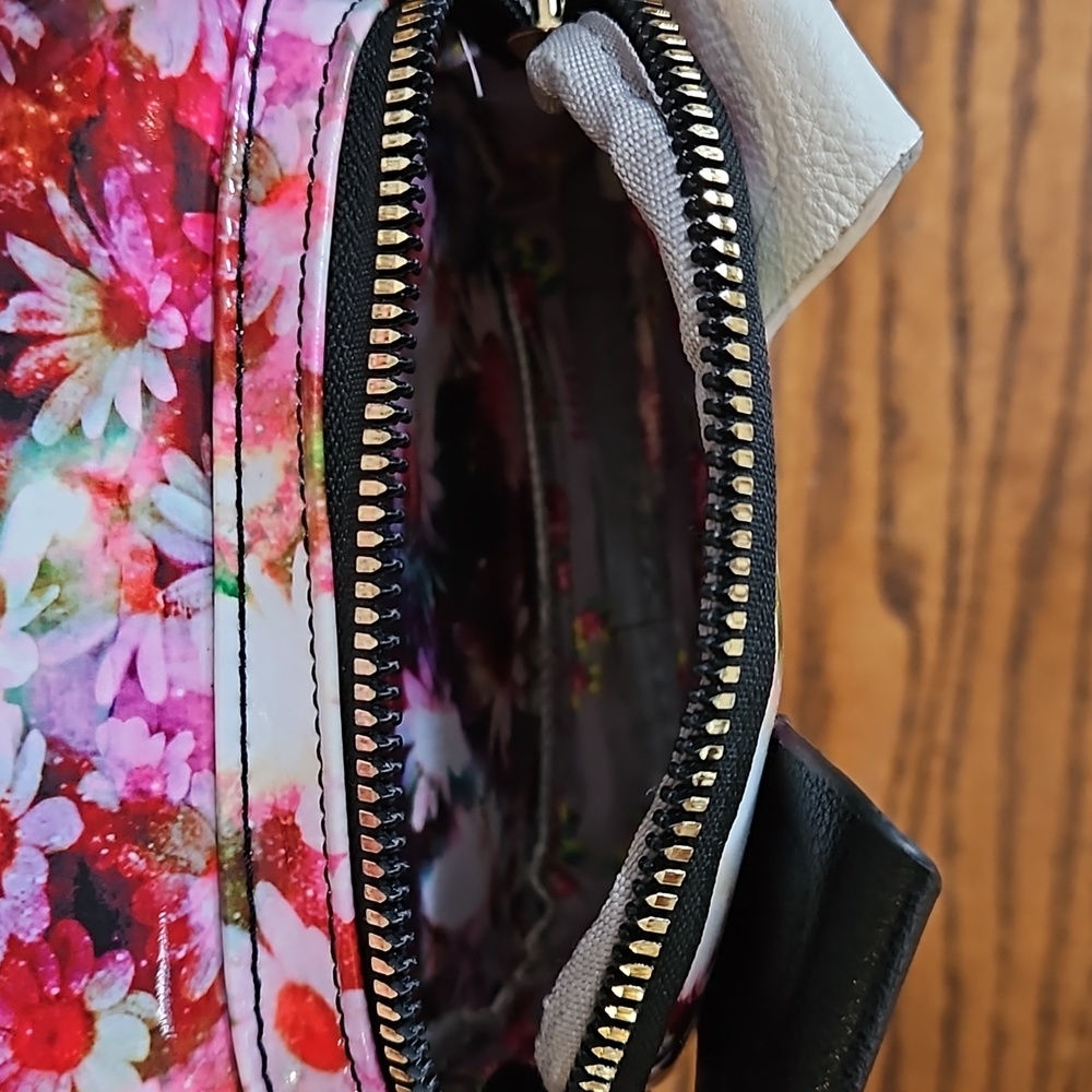 Betsey Johnson Dog and Daisies Backpack - Picture 8 of 10